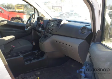 2015 Nissan Nv200 Sv z USA, uszkodzony, nr VIN 3N6CM0KN0FK716924